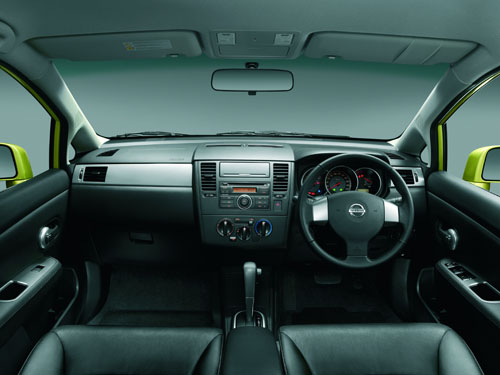 Nissan latio sport interior #6