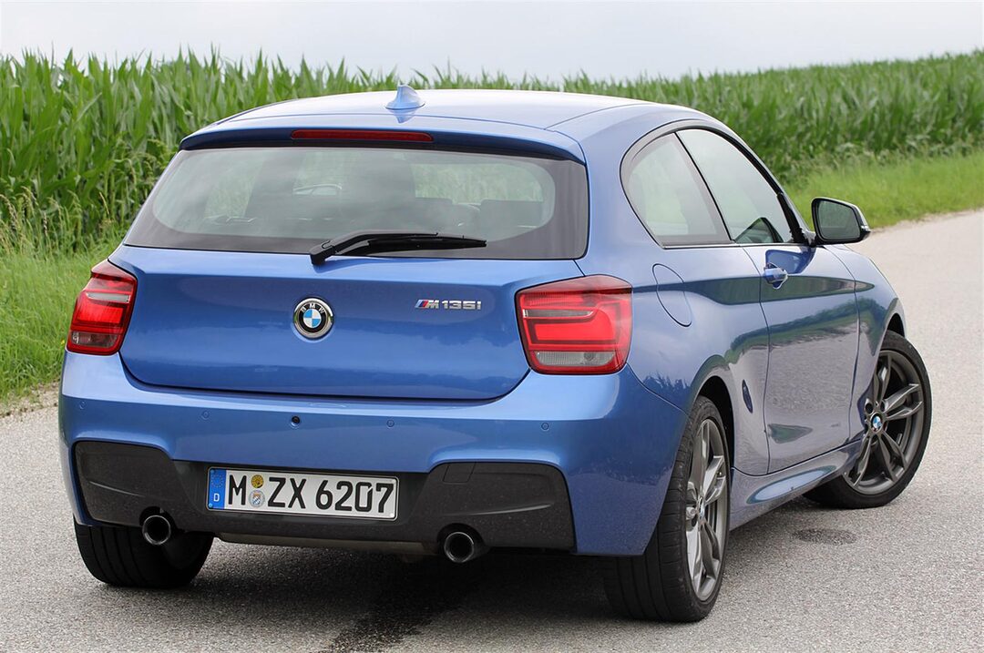 Bmw 135i coupe vs m135i #3