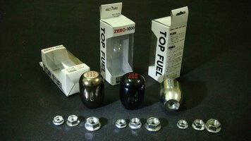 zero1000 gear knob screw on universal.jpg